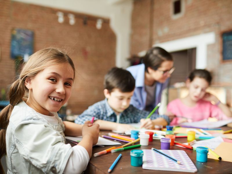 girls painting